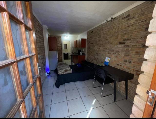 1 BEDROOM PROPERTY TO RENT IN DIE BULT